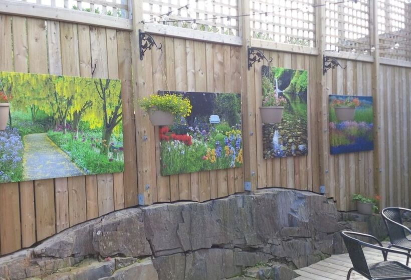 هتل Nature S Inn Kenora