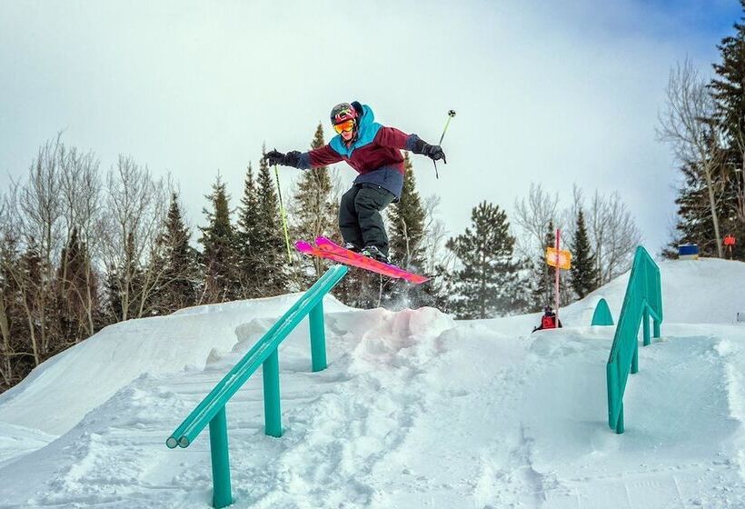 هتل Nature S Inn Kenora