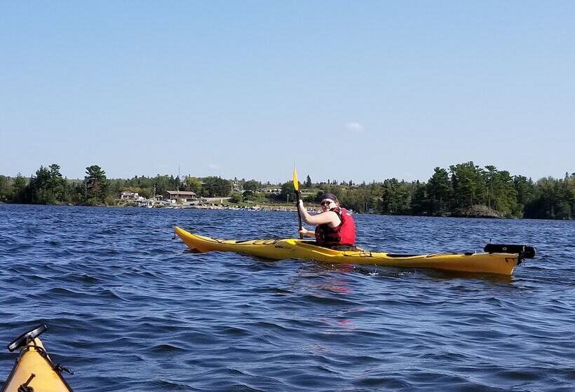 هتل Nature S Inn Kenora