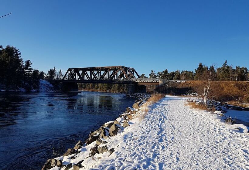 هتل Nature S Inn Kenora