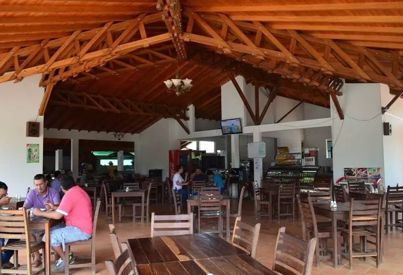 ホテル Parador El Guafal