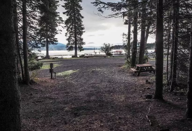 Hotelli Shelter Cove Resort & Marina