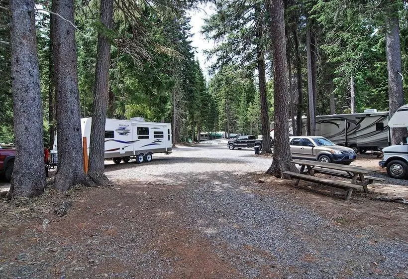 Hotelli Shelter Cove Resort & Marina