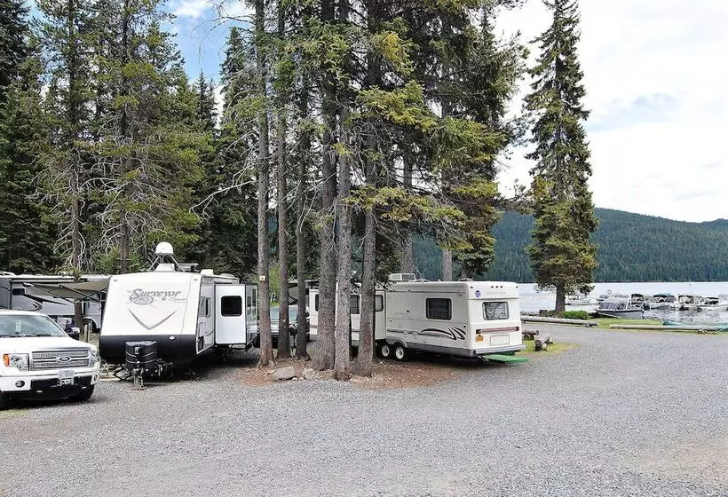 Hotelli Shelter Cove Resort & Marina