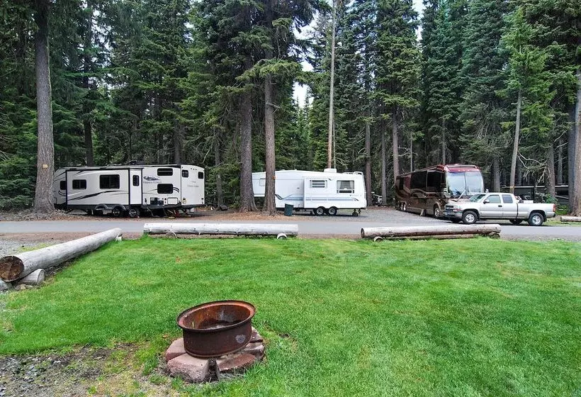 Hotelli Shelter Cove Resort & Marina