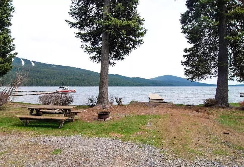 Hotelli Shelter Cove Resort & Marina