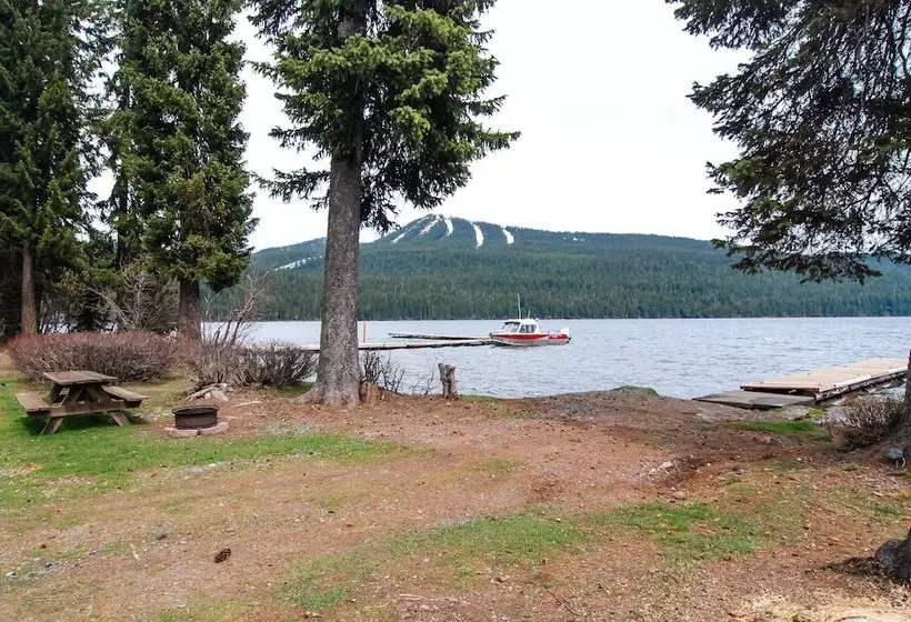 Hotelli Shelter Cove Resort & Marina