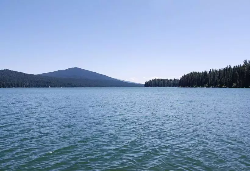 Hotelli Shelter Cove Resort & Marina