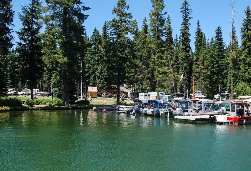 Hotelli Shelter Cove Resort & Marina