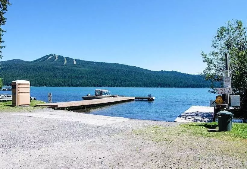 Hotelli Shelter Cove Resort & Marina