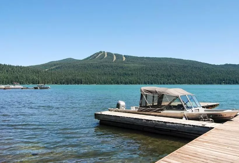 Hotelli Shelter Cove Resort & Marina