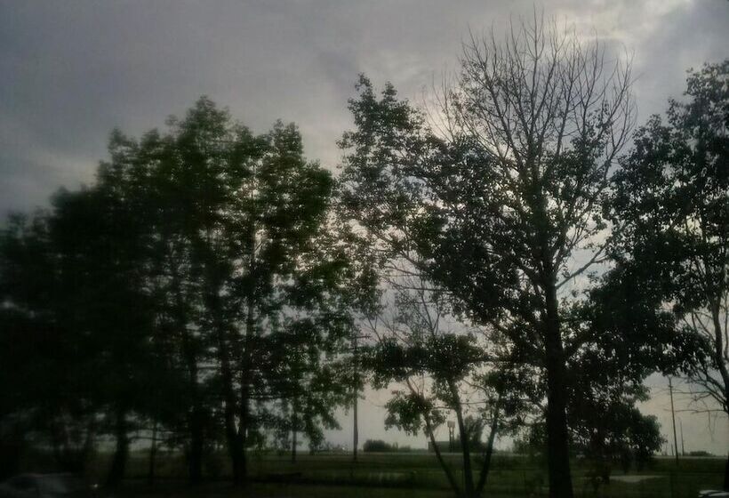 호텔 The Travel Inn Resort