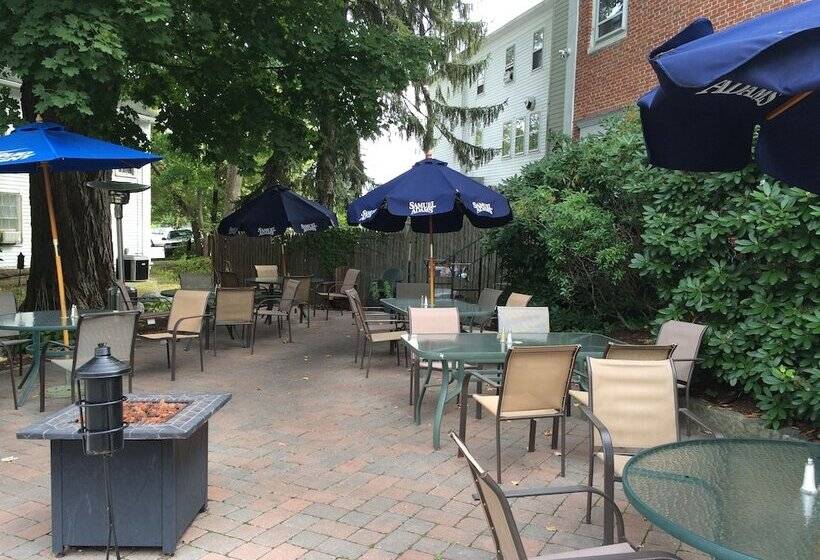 Hunters Grille And Tap At The Grafton Inn