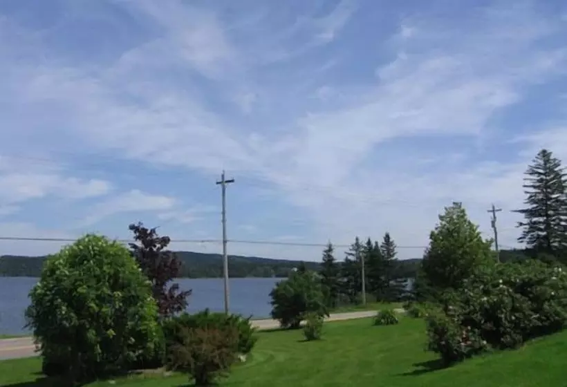 Joyce S Motel & Cottages