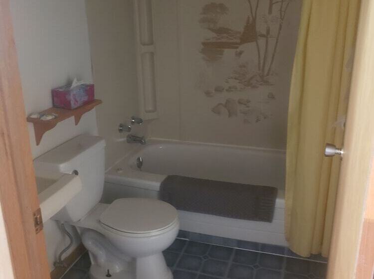 Joyce S Motel & Cottages