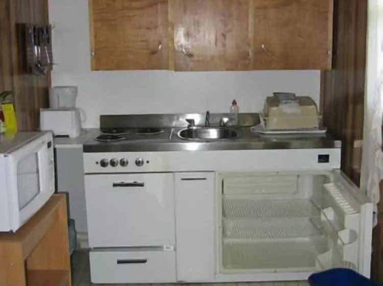 Joyce S Motel & Cottages