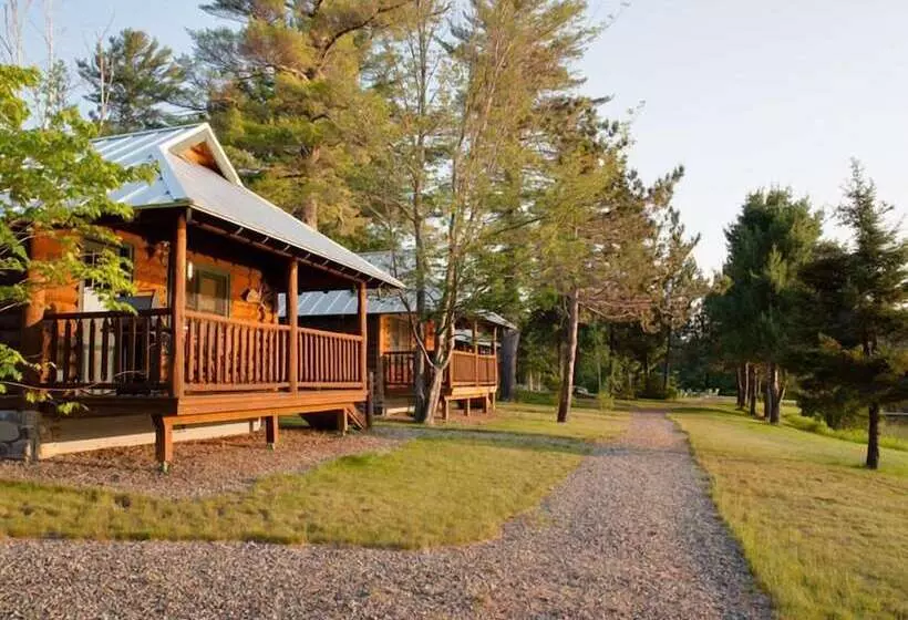 Lake Parlin Lodge & Cabins