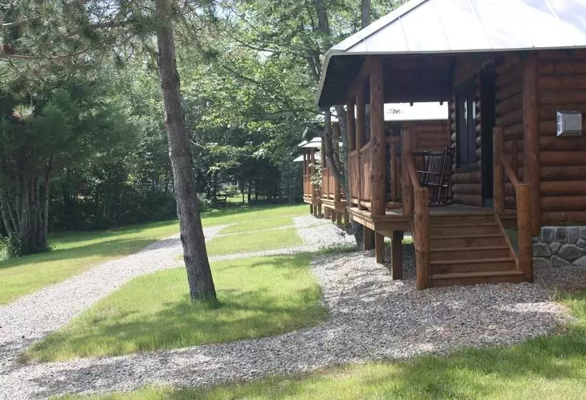 Lake Parlin Lodge & Cabins