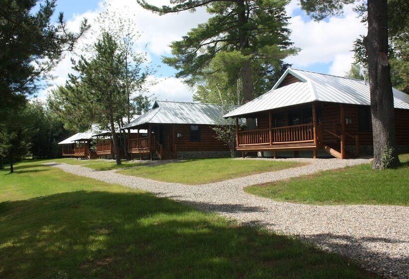 Lake Parlin Lodge & Cabins