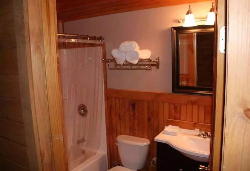 Lake Parlin Lodge & Cabins