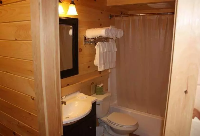 Lake Parlin Lodge & Cabins