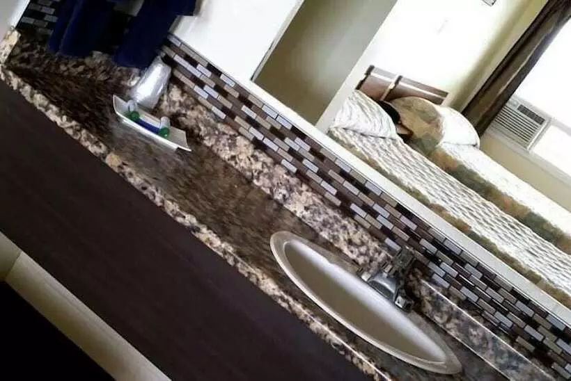 Motelli Side Trax Inn