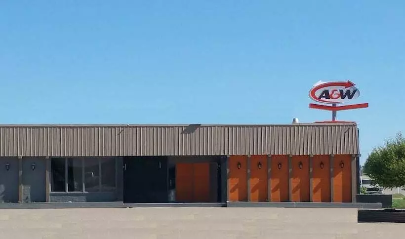 Motelli Side Trax Inn