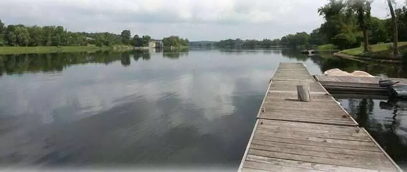 Motelli The Campbellford River Inn