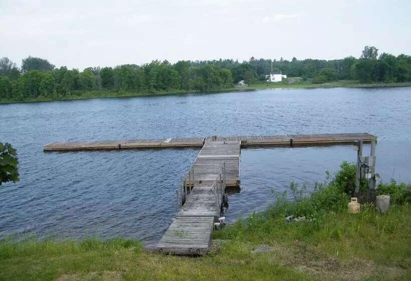 Motelli The Campbellford River Inn