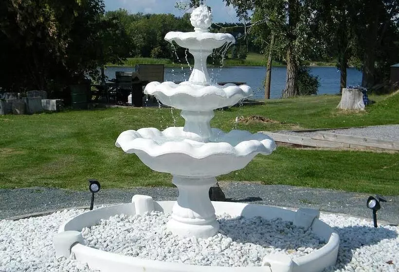 Motelli The Campbellford River Inn