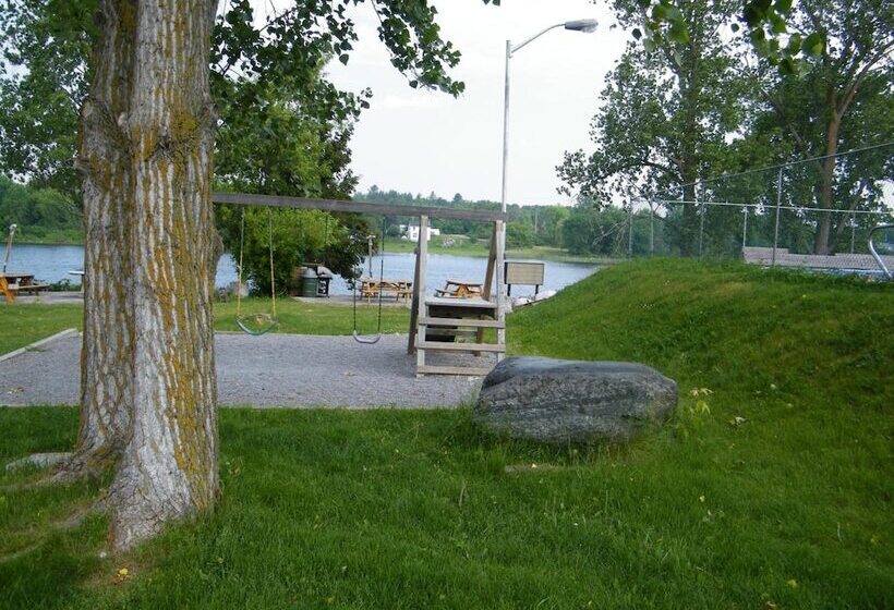 모텔 The Campbellford River Inn