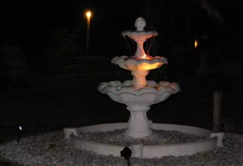 Motelli The Campbellford River Inn