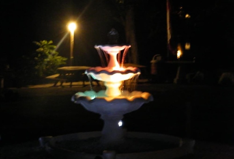 모텔 The Campbellford River Inn