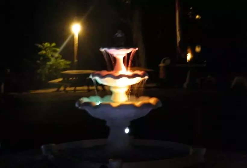 Motelli The Campbellford River Inn