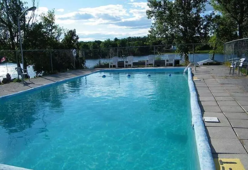 Motelli The Campbellford River Inn