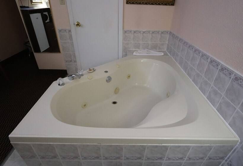 모텔 The Campbellford River Inn