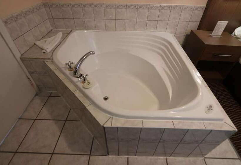 모텔 The Campbellford River Inn