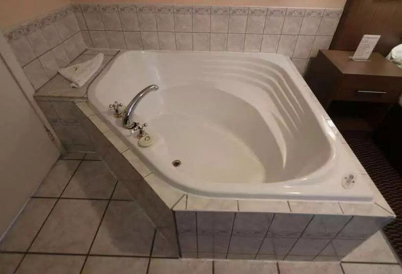 Motelli The Campbellford River Inn