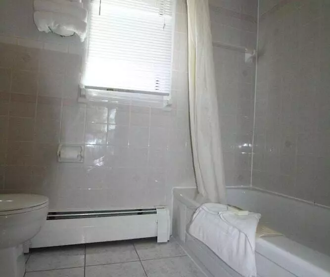 Motelli The Campbellford River Inn