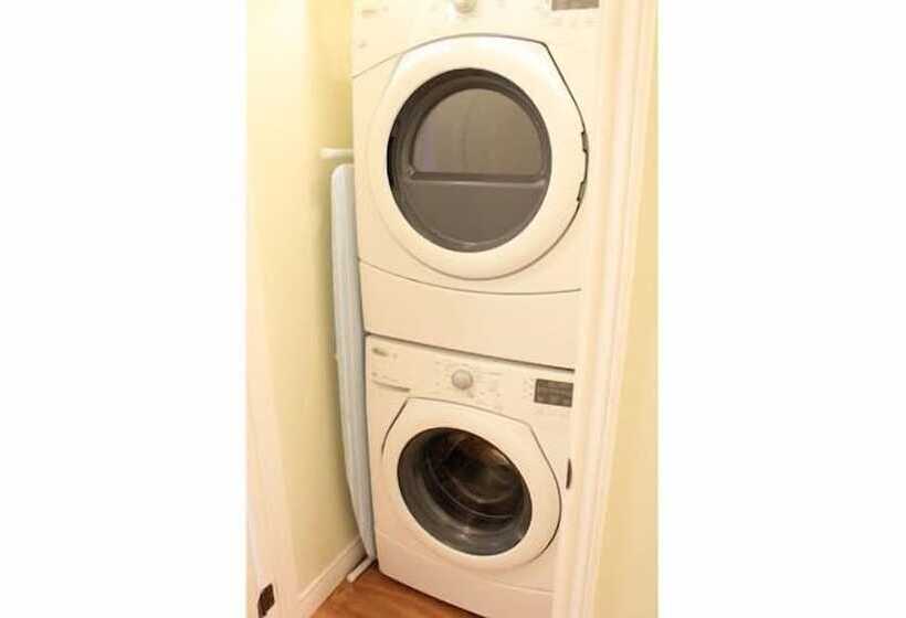 Majatalo A Shore Thing