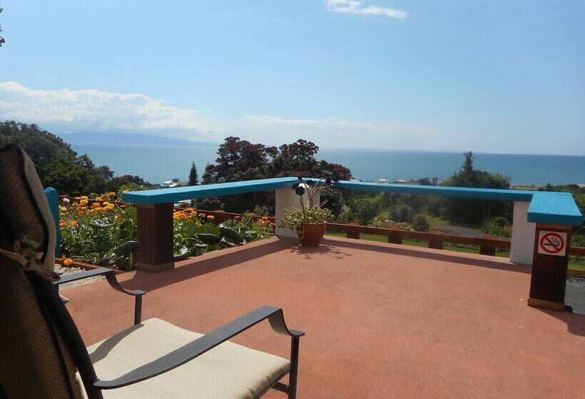 بنسيون La Casa Te Puru Lodge