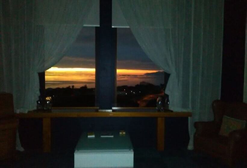 بنسيون La Casa Te Puru Lodge