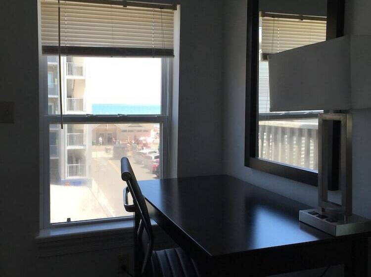 The Wellington Hotel & Suites Oceanblock