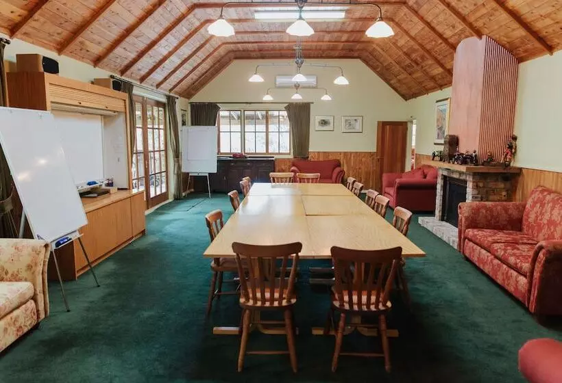 Vineyard Cottages   Kumeu