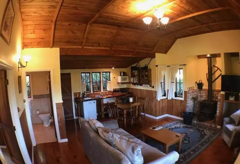 Vineyard Cottages   Kumeu