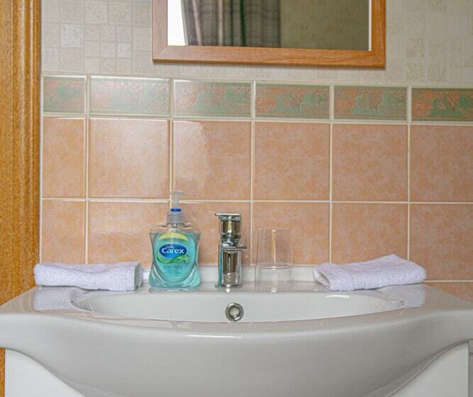 تختخواب و صبحانه The Hawthorns