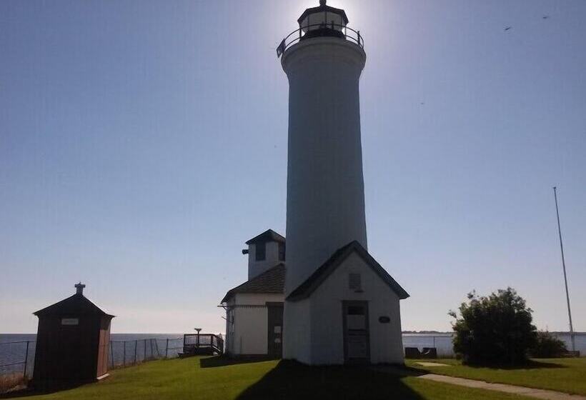 Hi Tibbetts Point Lighthouse Hostel