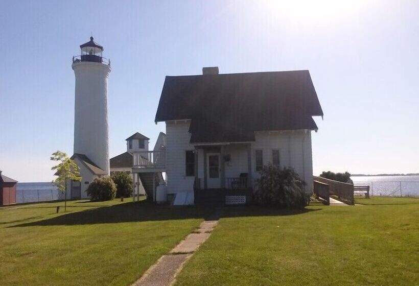 Hi Tibbetts Point Lighthouse Hostel