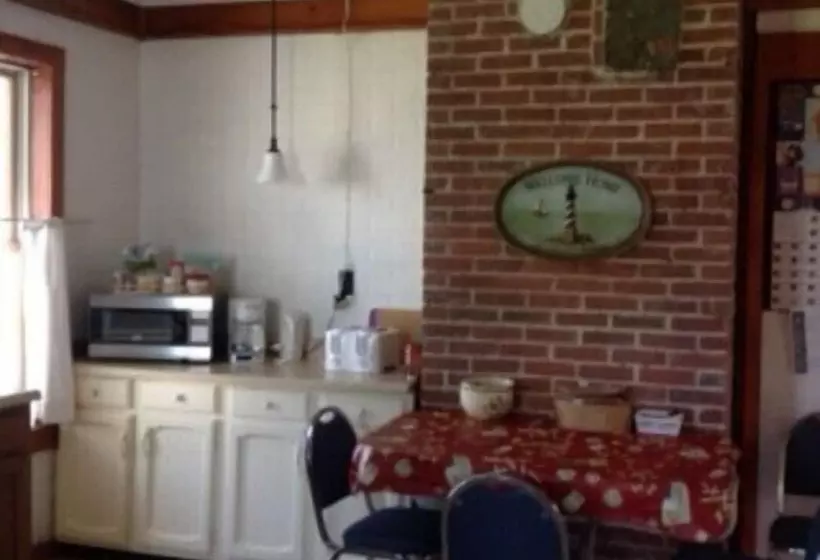 Hi Tibbetts Point Lighthouse   Hostel