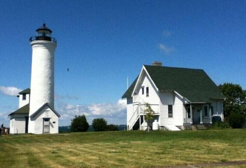 Hi Tibbetts Point Lighthouse Hostel